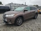 2017 TOYOTA HIGHLANDER SE